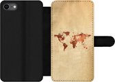 Bookcase Geschikt voor iPhone 7 telefoonhoesje - Wereldkaart - Hart - Bruin - Met vakjes - Wallet case met magneetsluiting
