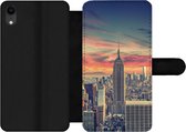 Bookcase Geschikt voor iPhone XR telefoonhoesje - New York - Manhattan - Empire State Building - Met vakjes - Wallet case met magneetsluiting