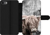 Bookcase Geschikt voor iPhone SE 2020 telefoonhoesje - Schotse hooglander - Vintage - Tekst - Met vakjes - Wallet case met magneetsluiting