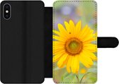 Bookcase Geschikt voor iPhone XS telefoonhoesje - Bloemen - Zonnebloem - Geel - Met vakjes - Wallet case met magneetsluiting