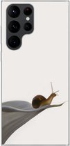 Geschikt voor Samsung Galaxy S22 Ultra hoesje - Slak - Lelie - Grijs - Siliconen Telefoonhoesje