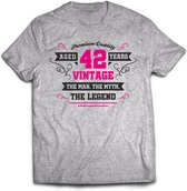 42 Jaar Legend - Feest kado T-Shirt Heren / Dames - Antraciet Grijs / Roze - Perfect Verjaardag Cadeau Shirt - grappige Spreuken, Zinnen en Teksten. Maat XXL