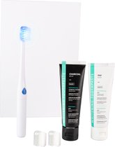 Essentials & Needs - Tandenbleek Set - Uv Tandenborstel - 2 Tandpastas - Premium Tanden Bleekset -  Professioneel Teeth Whitening - Witte Tanden