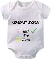 Hospitrix Baby Rompertje met Tekst "Coming Soon GIRL" | Korte Mouw | Kraamkado |  Cadeau voor Zwangerschap | Zwangerschap Aankondiging | Bekendmaking | Aankondiging | Aanstaande Moeder | Moederdag