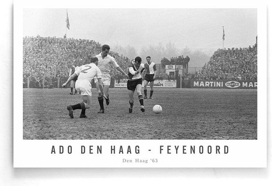 Walljar - Poster Feyenoord - Voetbal - Amsterdam - Eredivisie - Zwart wit - ADO Den Haag - Feyenoord '63 II - 50 x 70 cm - Zwart wit poster