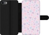 Bookcase iPhone 7 telefoonhoesje - Meiden - Hartjes - Patronen - Girl - Kids - Kinderen - Met vakjes - Wallet case met magneetsluiting