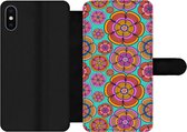 Bookcase Geschikt voor iPhone X telefoonhoesje - Design - Flower Power - Kleuren - Met vakjes - Wallet case met magneetsluiting