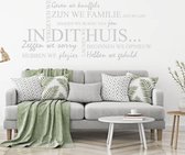 Muursticker In Dit Huis -  Lichtgrijs -  80 x 36 cm  -  woonkamer  nederlandse teksten  alle - Muursticker4Sale