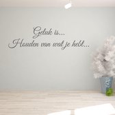 Muursticker Geluk Is Houden Van Wat Je Hebt.. -  Donkergrijs -  160 x 46 cm  -  slaapkamer  woonkamer  nederlandse teksten  alle - Muursticker4Sale