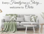 Muursticker Every Family Has A Story Welcome To Ours - Donkergrijs - 120 x 26 cm - woonkamer engelse teksten