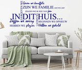 Muursticker In Dit Huis -  Donkerblauw -  160 x 73 cm  -  woonkamer  nederlandse teksten  alle - Muursticker4Sale