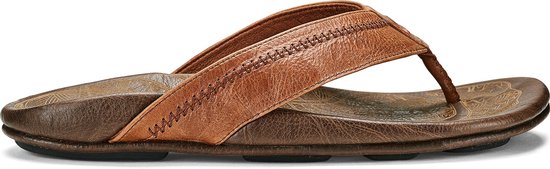 Bruine leren slipper, van de zijkant gezien, met een gedetailleerde binnenzool en gestikte band.