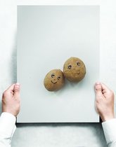 Wandbord: Grappige walnoten op een minimalistische achtergrond - 30 x 42 cm