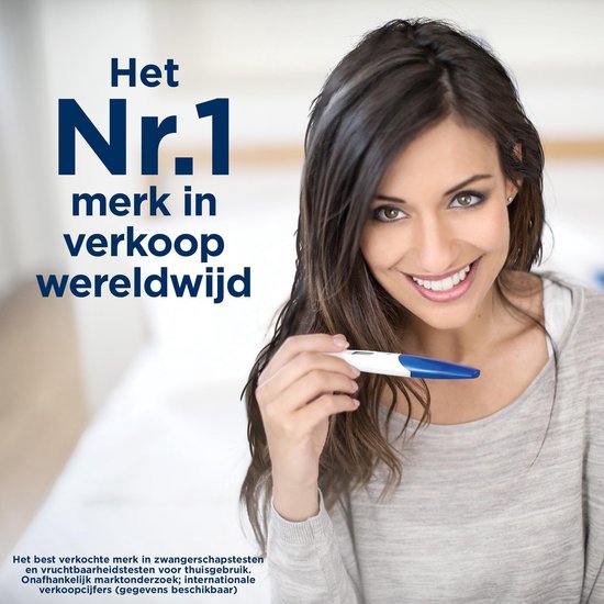 Lachende vrouw houdt Clearblue ovulatietest vast. Tekst: "Het Nr. 1 merk in verkoop wereldwijd".