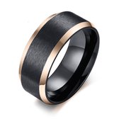Zwarte Ring met Goud Kleurige Rand - Staal - 17-23mm - Ringen Mannen - Ring Heren - Valentijnsdag voor Mannen - Valentijn Cadeautje voor Hem - Valentijn Cadeautje Vrouw