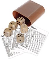 Dobbelspel met dobbelstenen, scoreblok en dobbelbeker - Familiespel - Spelletjes spelen - Dobbelen