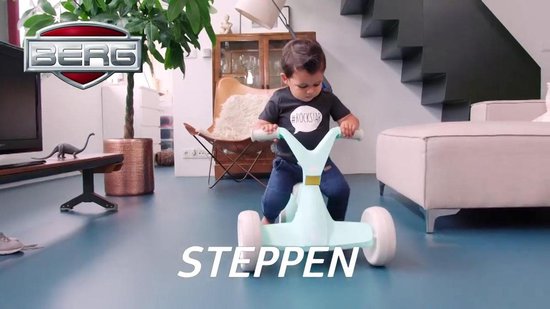 BERG GO2 Loopauto en Trapauto - Speelgoed vanaf 1 jaar - Uitklapbare pedalen - 10 tot 30 maanden - Blauw