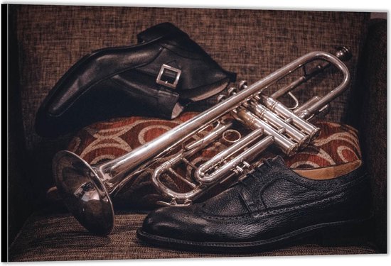 Dibond –Schoenen met Trompet op Bank– 120x80 Foto op Aluminium (Wanddecoratie van metaal)