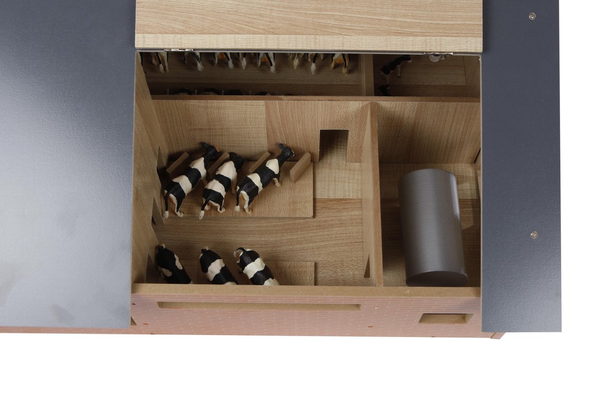 Kids Globe Ligboxenstal Hout Met Melkunit 1:32 — afbeelding 18