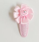 *** 2 Zelfgemaakte Roze klik klak speldjes met bloem en Swarovski steentje  - baby - kind - cadeautje - kado- kraamcadeau- kraamkado ***