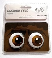 Wanted, Curious eyes button set, Jongen met zwart haar en bruine ogen