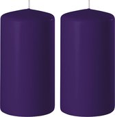2x Paarse cilinderkaarsen/stompkaarsen 6 x 15 cm 58 branduren - Geurloze kaarsen paars - Woondecoraties