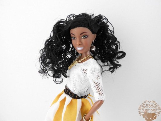 Bruine barbie pop met krullend haar - Kayla - Bruine met krullen - Donkere... | bol.com