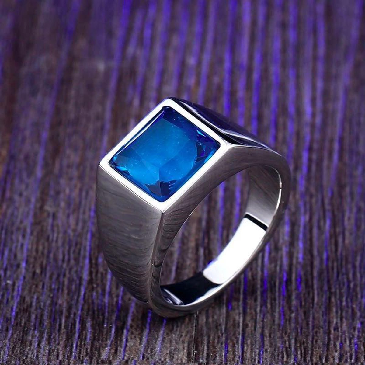 Zegelring met Blauwe Steen Zegelring Heren Zilver Kleurig 18 22mm Ringen... Zegelring met Blauwe Steen Zegelring Heren Zilver Kleurig 18 22mm Ringen...