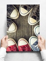 Wandbord: Cirkel van schoenen op een houten achtergrond - 30 x 42 cm