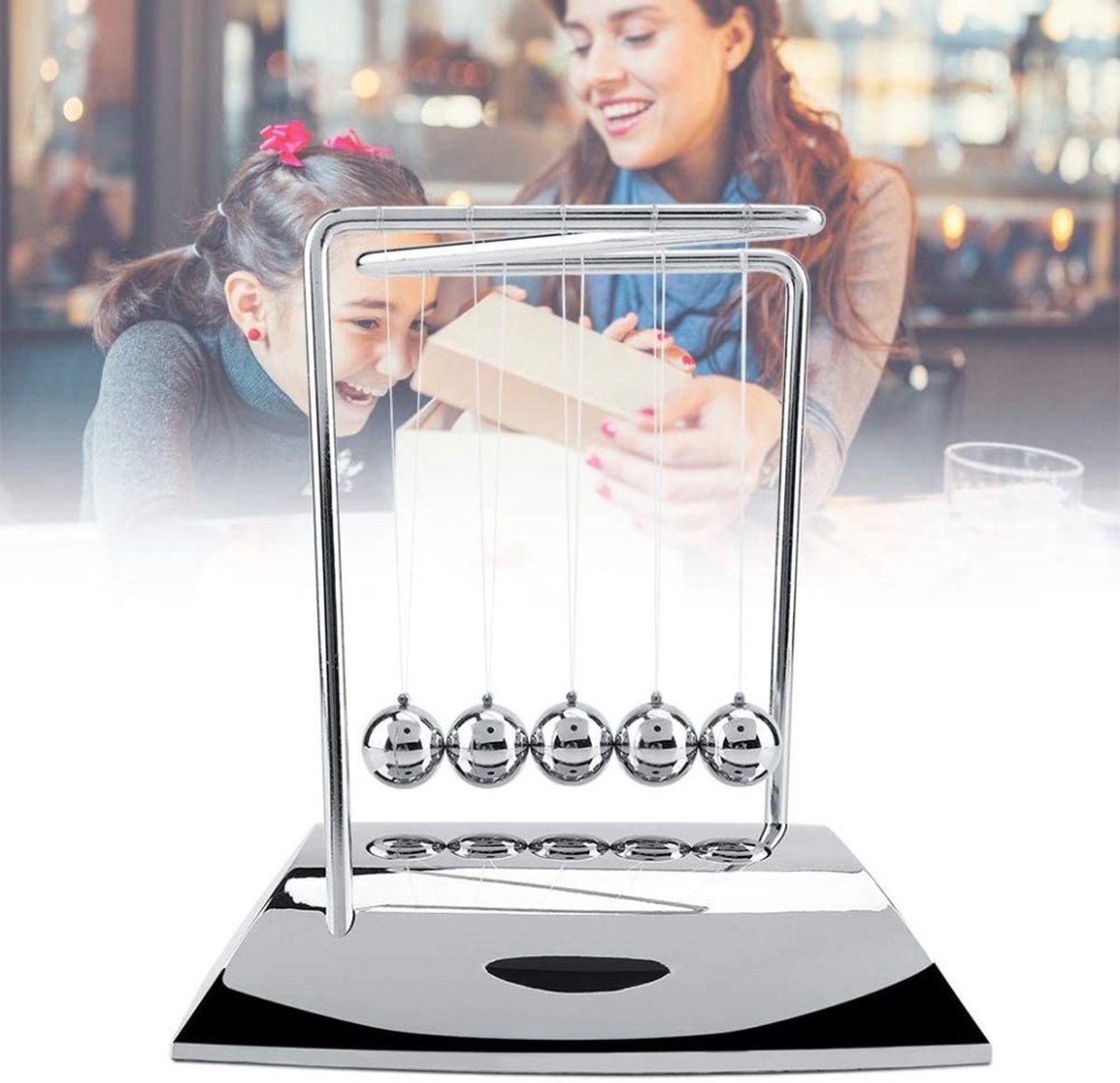Newton cradle - Newton Pendel - 5 balanceerballen voor op het bureau - 15 x 14 cm