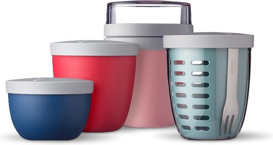 Quatre gobelets à déjeuner Mepal Ellipse bleus, rouges, roses et vert menthe sur fond blanc.
