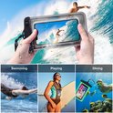 Verschillende activiteiten met waterdichte hoes: zwemmen, spelen op het strand, duiken met smartphone.