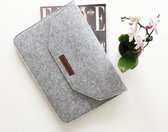 Laptop Vilten Soft Sleeve | Geschikt voor Macbook Pro / Air 13 inch (13,3'') | Laptop case | Macbook bescherming hoes | Cadeau voor man & vrouw | Lichtgrijs