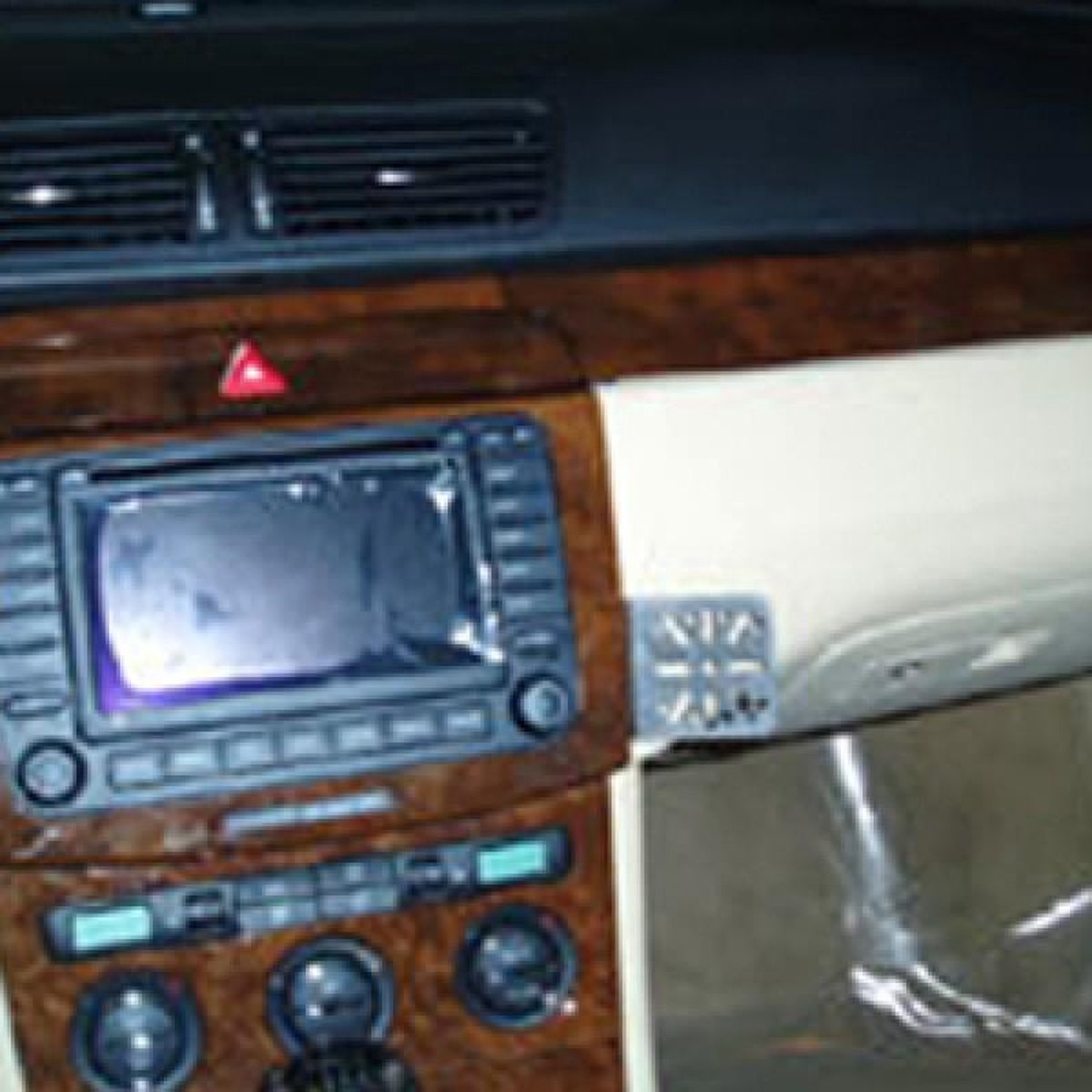 Houder - Dashmount Volkswagen Passat 2005-2014 LET OP: UITLOPEND ARTIKEL STERK IN PRIJS VERLAAGD!
