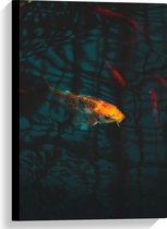 WallClassics - Canvas  - Oranje Koi in het Water - 40x60 cm Foto op Canvas Schilderij (Wanddecoratie op Canvas)