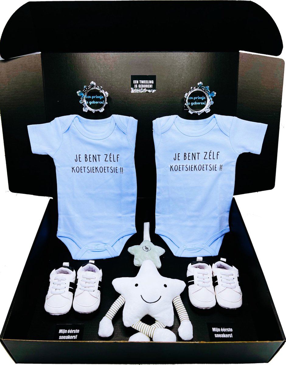 Kraamcadeau tweeling jongen met blauwe romper - babysneakers - muziekmobiel - Rechtstreeks sturen als cadeau ook mogelijk - ook voor tweeling meisje mogelijk