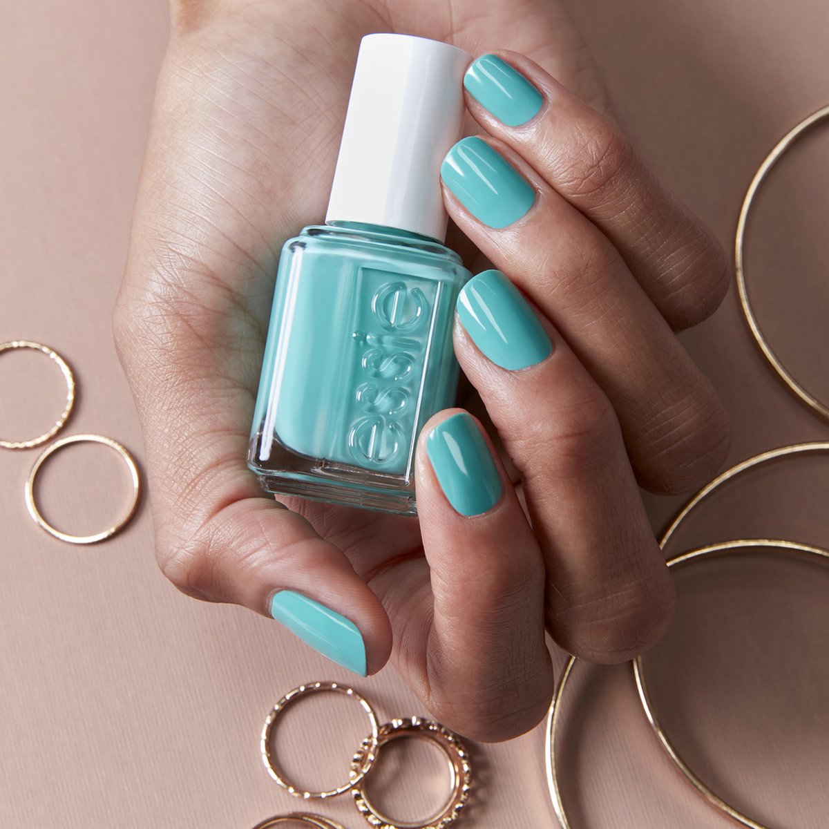 Essie summer 2020 limited edition 703 bustling bazaar blauw