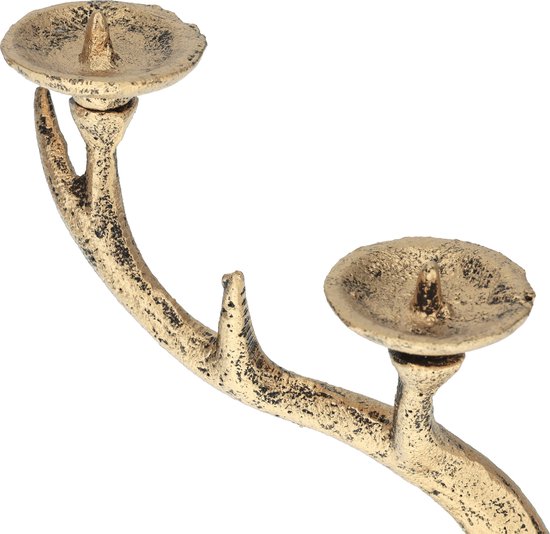 Gouden gewei kandelaar detail met twee kaarsenbakjes.