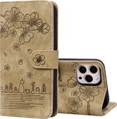 Hoesje geschikt voor iPhone 13 - Bookcase - Koord - Pasjeshouder - Portemonnee - Camerabescherming - Bloemenpatroon - Kunstleer - Bruin