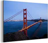 Wanddecoratie Metaal - Aluminium Schilderij Industrieel - Golden Gate Bridge verlicht in de avond - 60x40 cm - Dibond - Foto op aluminium - Industriële muurdecoratie - Voor de woonkamer/slaapkamer