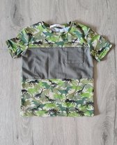 T-shirt jongens - dino camouflage print - beige/groen - maat 104