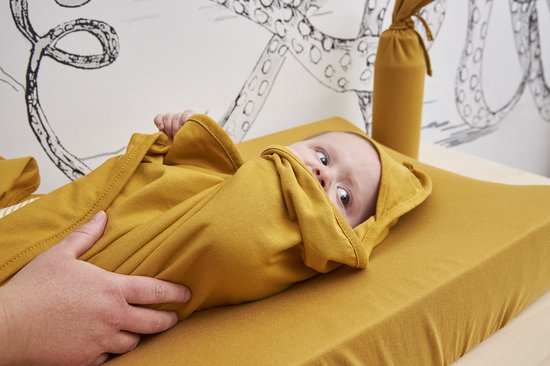 Meyco Baby Uni badcape - honey gold - 80x80cm van Meyco — afbeelding 3
