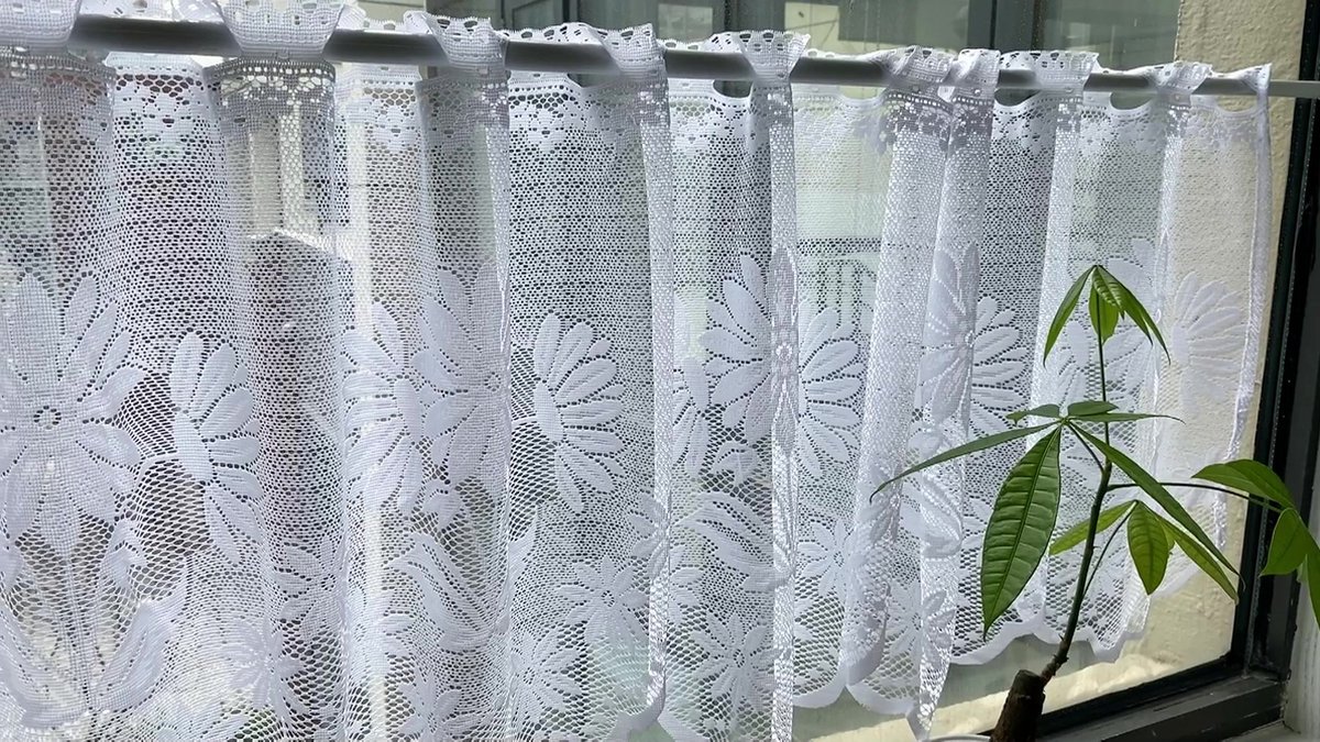 Yaland Panneaux KurzeStore Vitrage met geborduurde semi-transparante