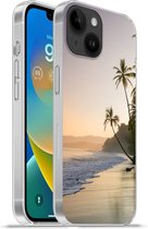 Geschikt voorApple Iphone 14 - Softcase hoesje - Strand - Zee - Palmboom - Siliconen Telefoonhoesje
