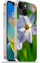 Geschikt voorApple Iphone 14 - Softcase hoesje - Bloemen - Tuin - Paars - Siliconen Telefoonhoesje