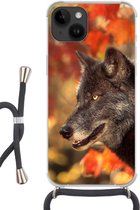 Geschikt voorApple Iphone 14 - Crossbody Case - Wolf - Close up - Bladeren - Siliconen - Crossbody - Backcover met Koord - Telefoonhoesje met koord - Hoesje met touw