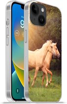 Geschikt voorApple Iphone 14 - Softcase hoesje - Paarden - Bos - Zon - Siliconen Telefoonhoesje