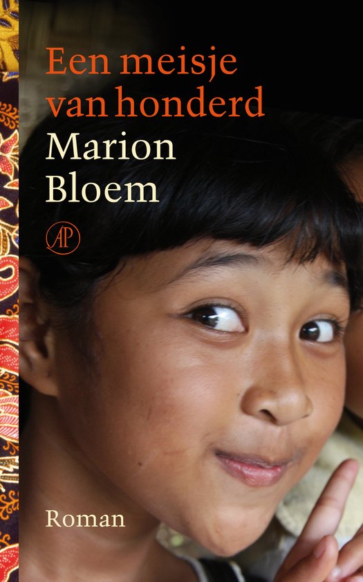 Boekomslag met close-up van een jong meisje met een glimlach en de tekst 'Een meisje van honderd' en 'Marion Bloem'.