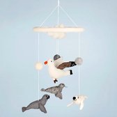 Mobiel Zeehondjes en Meeuw - 19x50cm - Vilten Figuren - Sjaal met Verhaal - Fairtrade - Decoratie voor boven Bed, Box of als Babykamer Accessoire