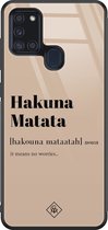 Casimoda® hoesje - Geschikt voor Samsung Galaxy A21s - Hakuna Matata - Luxe Hard Case Zwart - Backcover telefoonhoesje - Bruin/beige